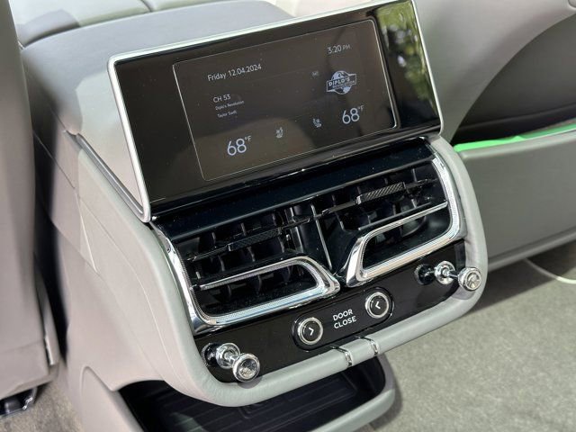 New 2024 Bentley Bentayga Extended Wheelbase image 36