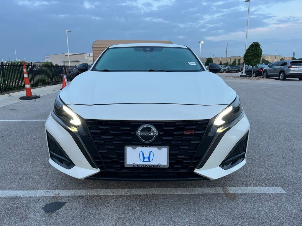 Used 2023 Nissan Altima 2.5 SR FWD image 2