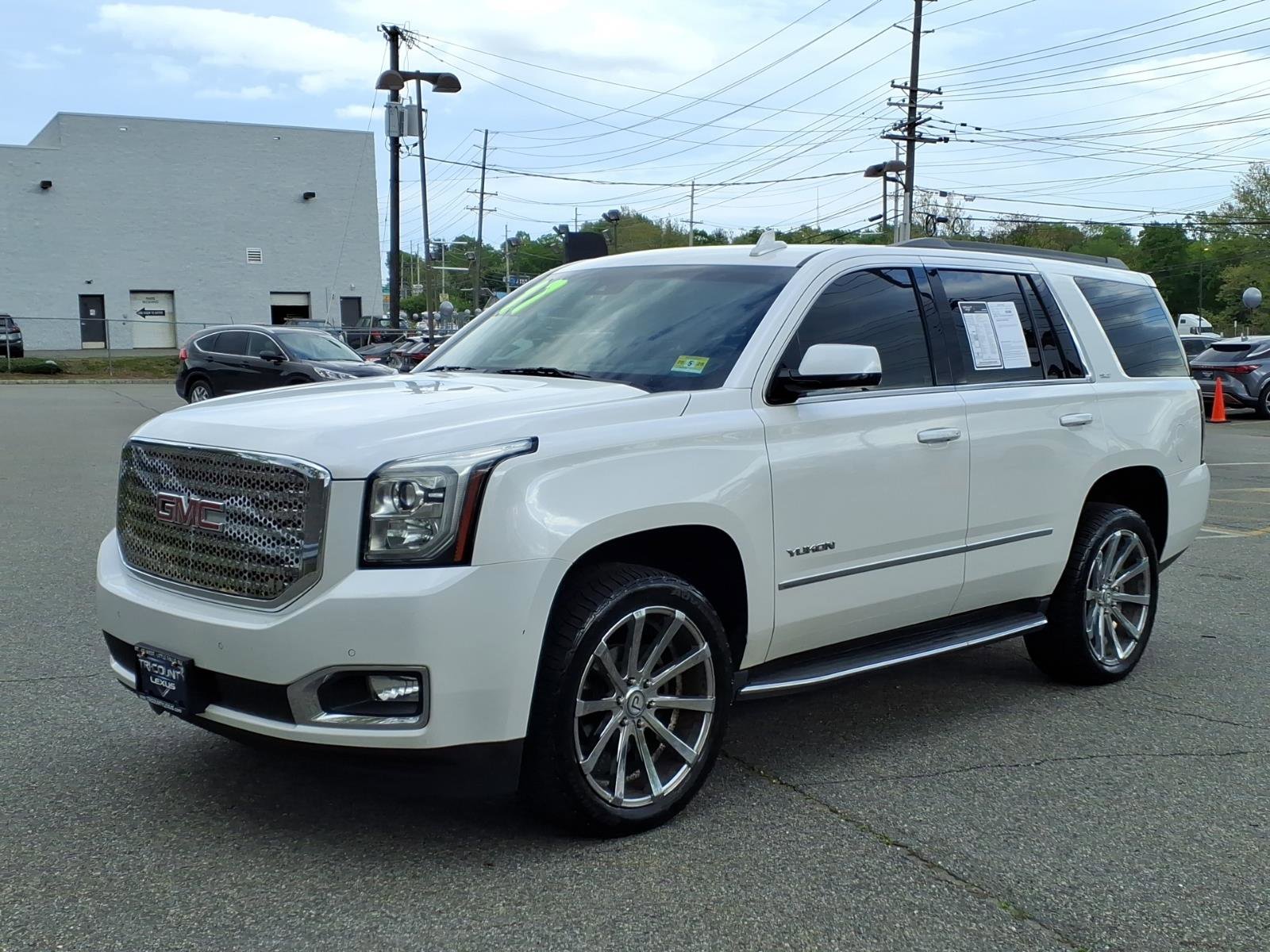 Used 2017 GMC Yukon SLT w/ Premium Edition AWD/4WD image 3