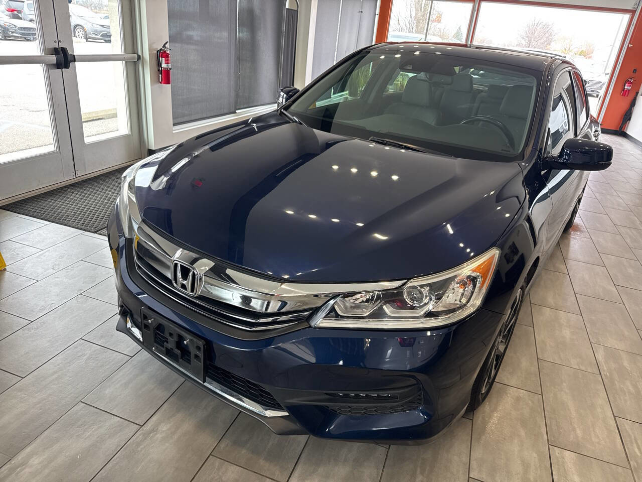 Used 2017 Honda Accord EX-L image 9