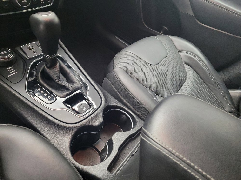 Used 2019 Jeep Cherokee Limited image 26