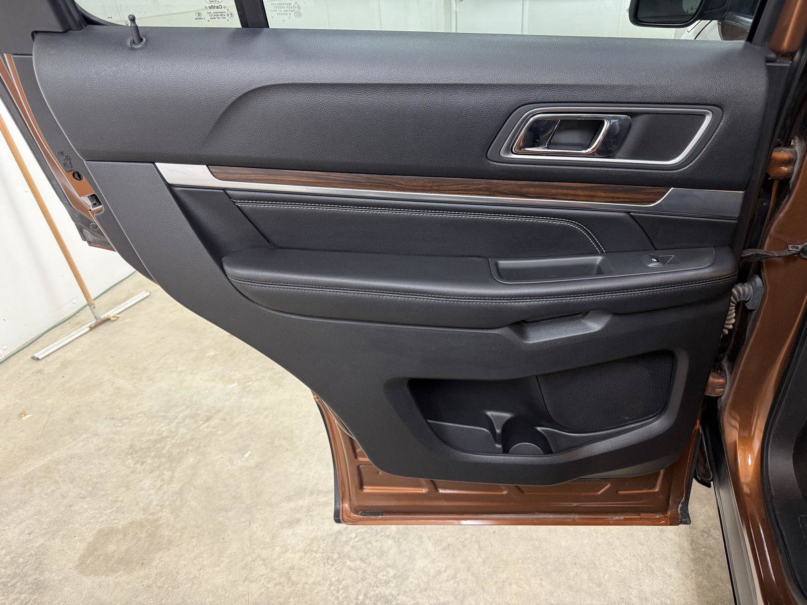 Used 2017 Ford Explorer Limited AWD/4WD image 23