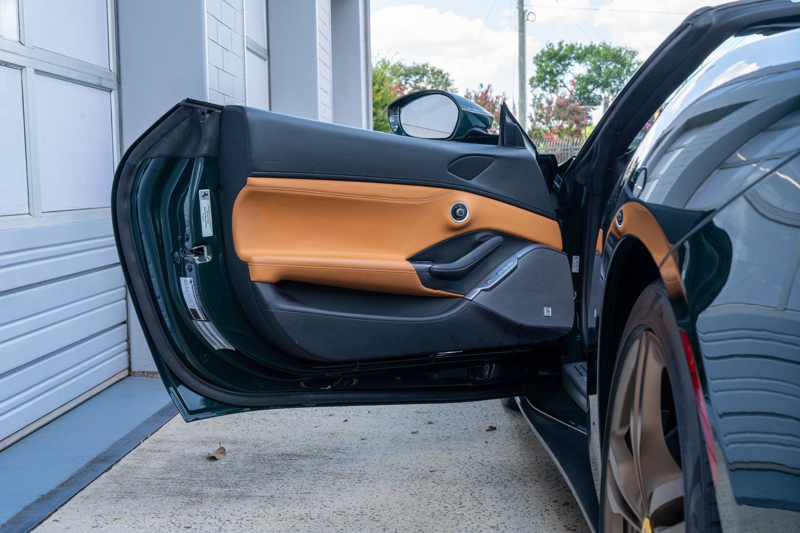 Used 2019 Ferrari Portofino RWD image 26