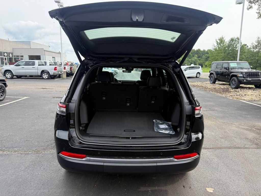 New 2026 Jeep Grand Cherokee Limited w/ Limited Altitude Package AWD/4WD image 40