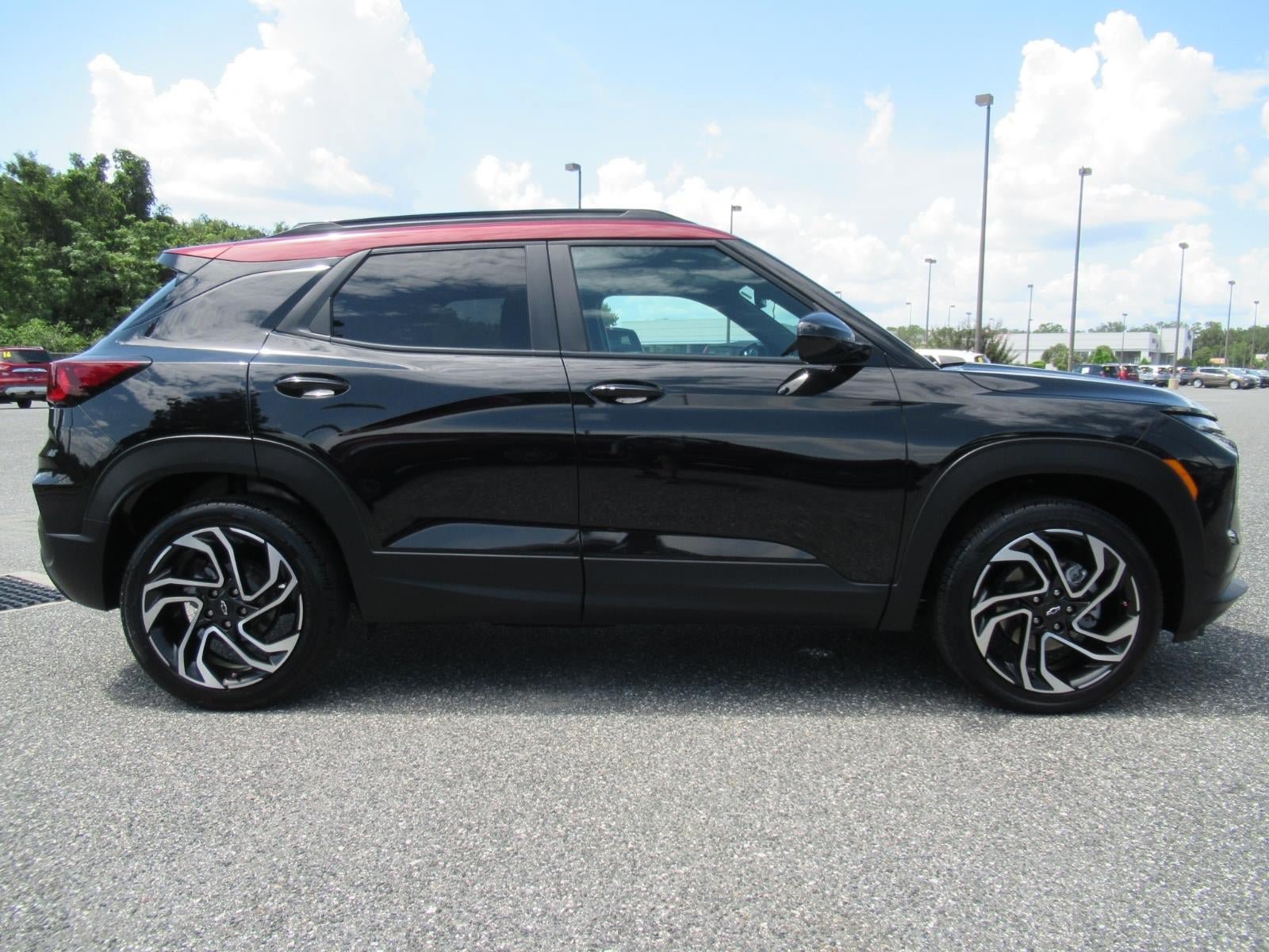 Used 2024 Chevrolet TrailBlazer RS w/ Convenience Package AWD/4WD image 2