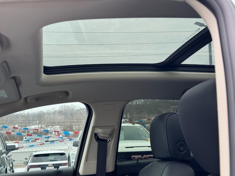 Used 2022 Buick Envision Essence w/ Safety Package image 25