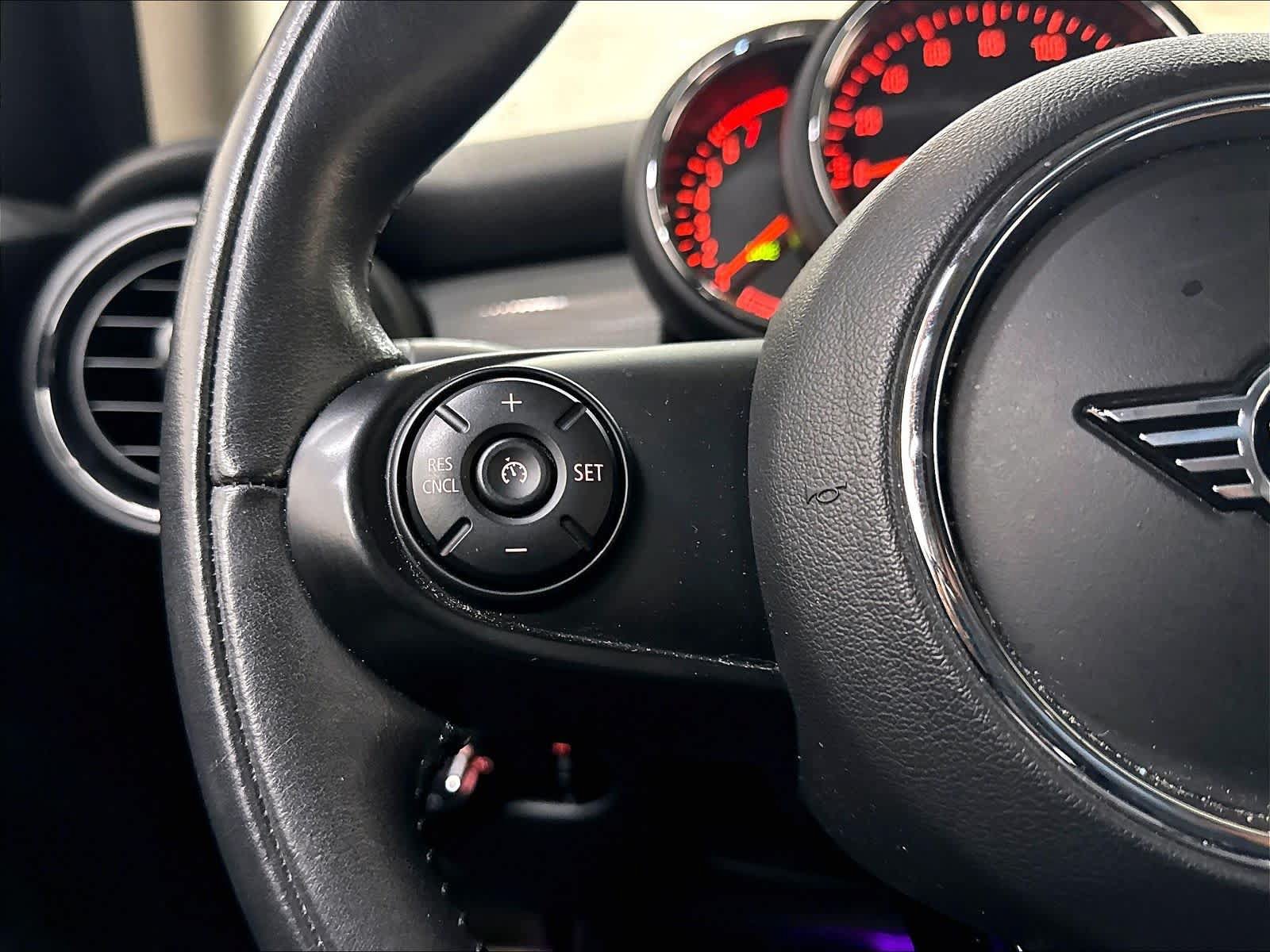 Used 2020 MINI Cooper 4-Door Hardtop FWD image 20