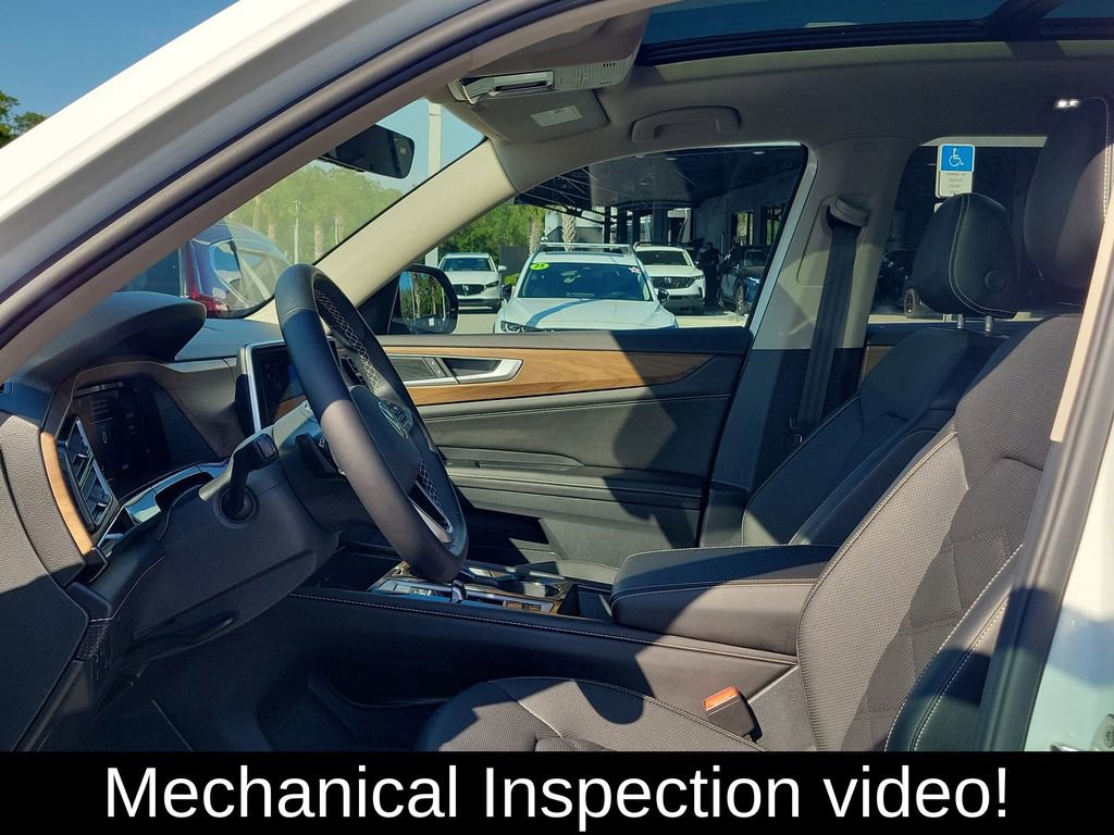 Used 2024 Volkswagen Atlas SE w/ Panoramic Sunroof Package FWD image 2