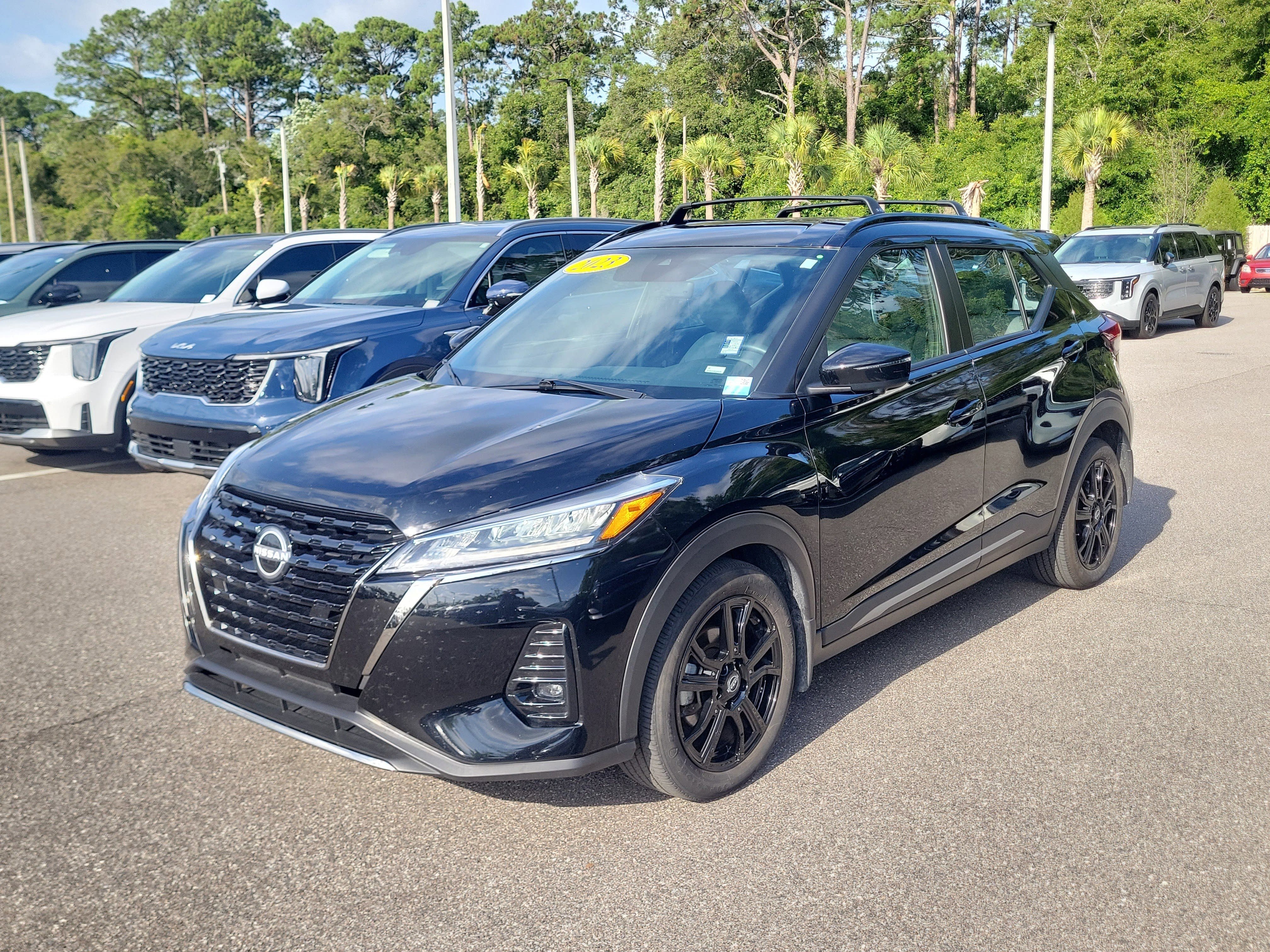 Used 2023 Nissan Kicks SR w/ SR Premium Package FWD image 3
