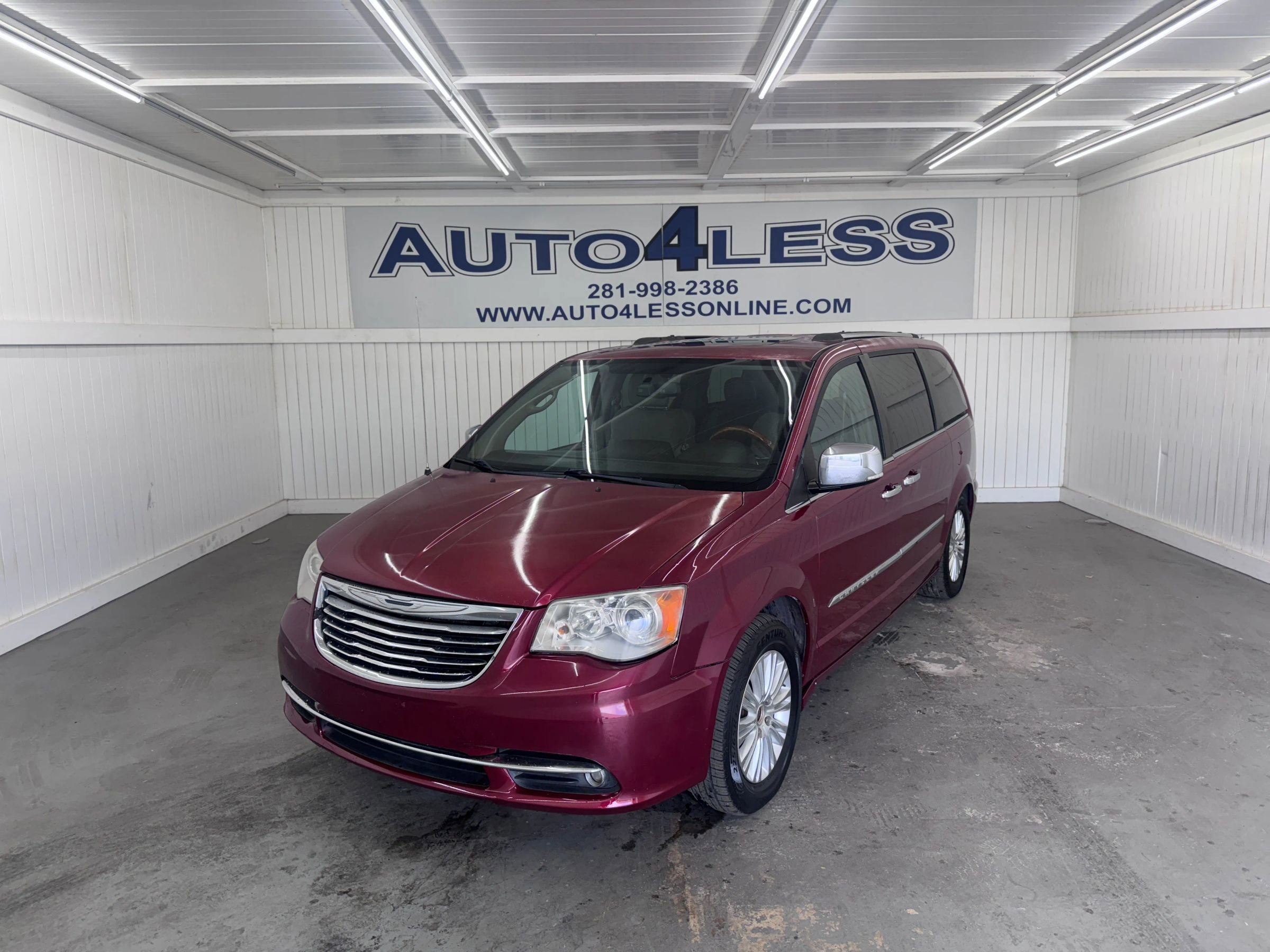 Used 2012 Chrysler Town & Country Limited w/ Luxury Group image 1