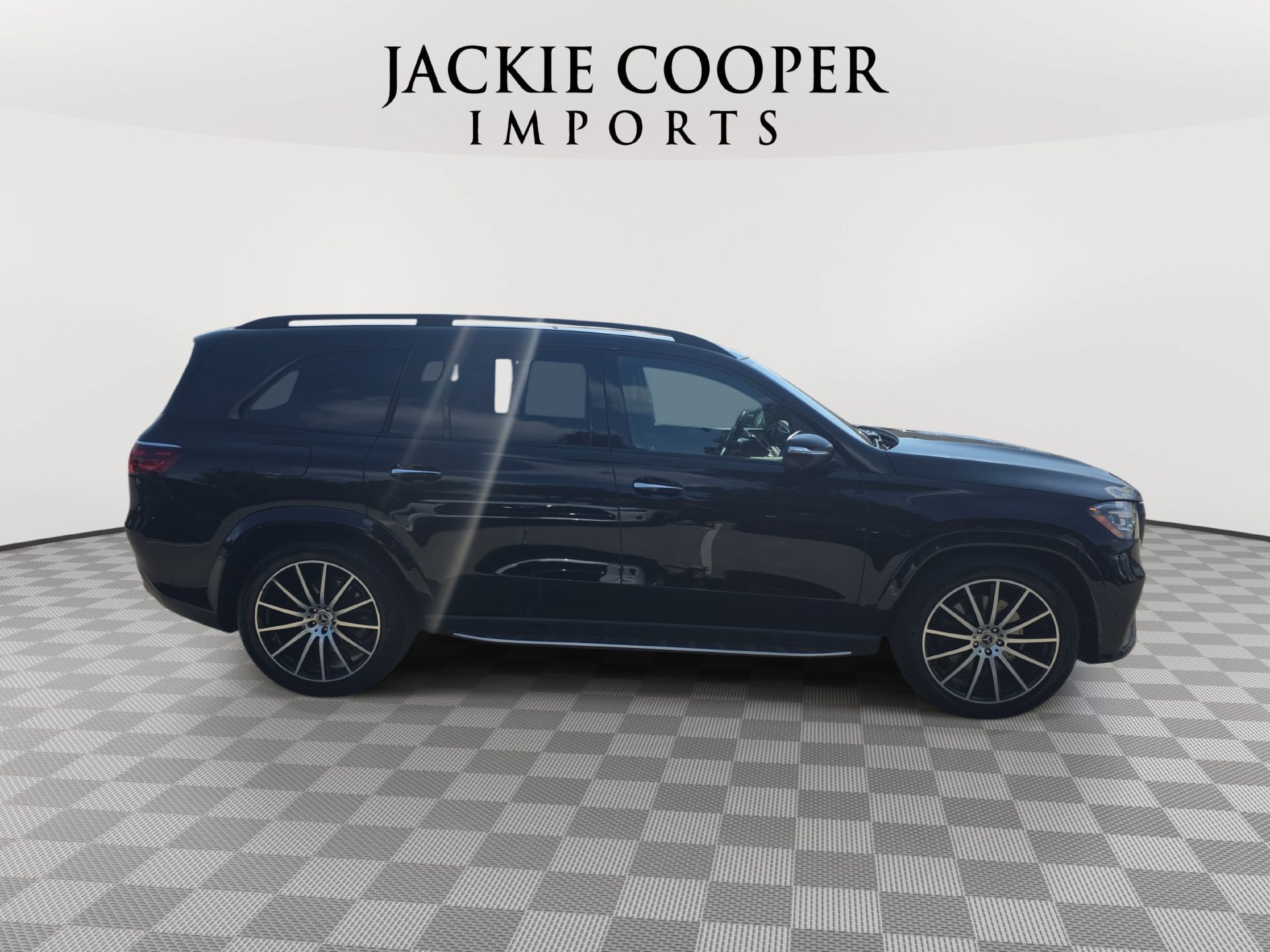 Used 2025 Mercedes-Benz GLS 580 4MATIC image 4