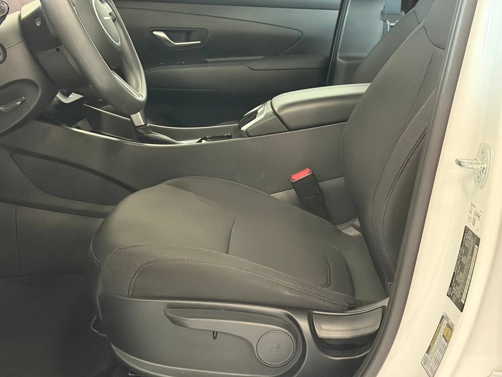 Used 2025 Hyundai Tucson SE AWD/4WD image 11