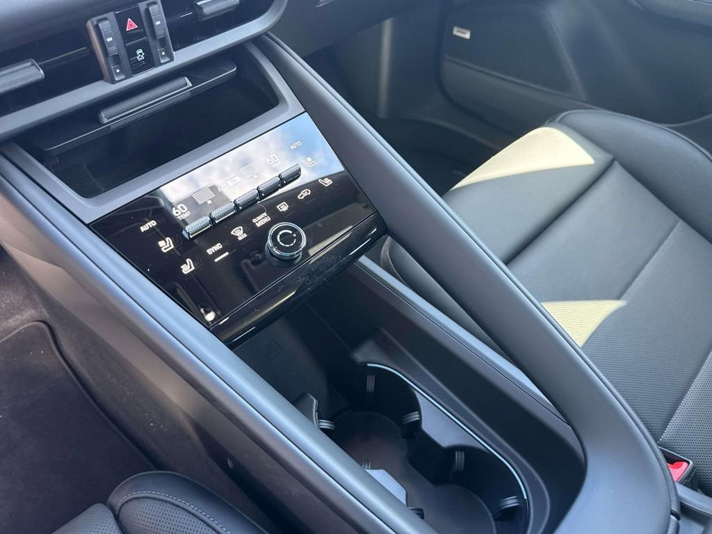 New 2026 Porsche Macan Electric RWD image 27