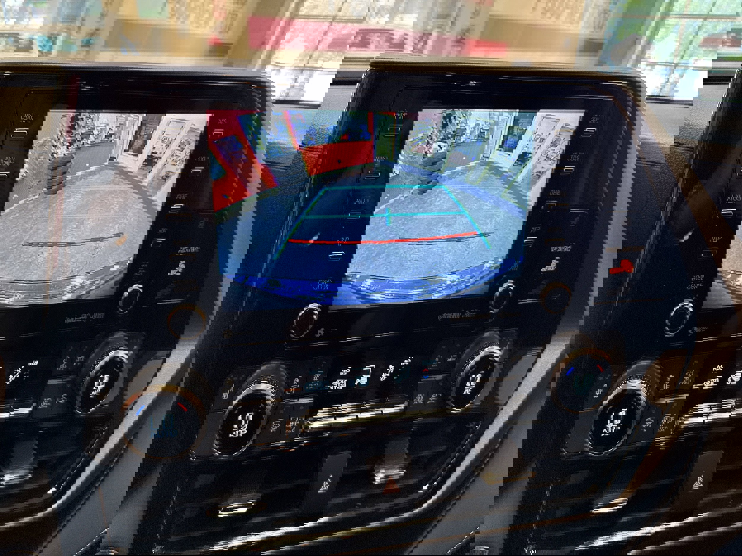 Used 2022 Toyota Highlander XLE image 38