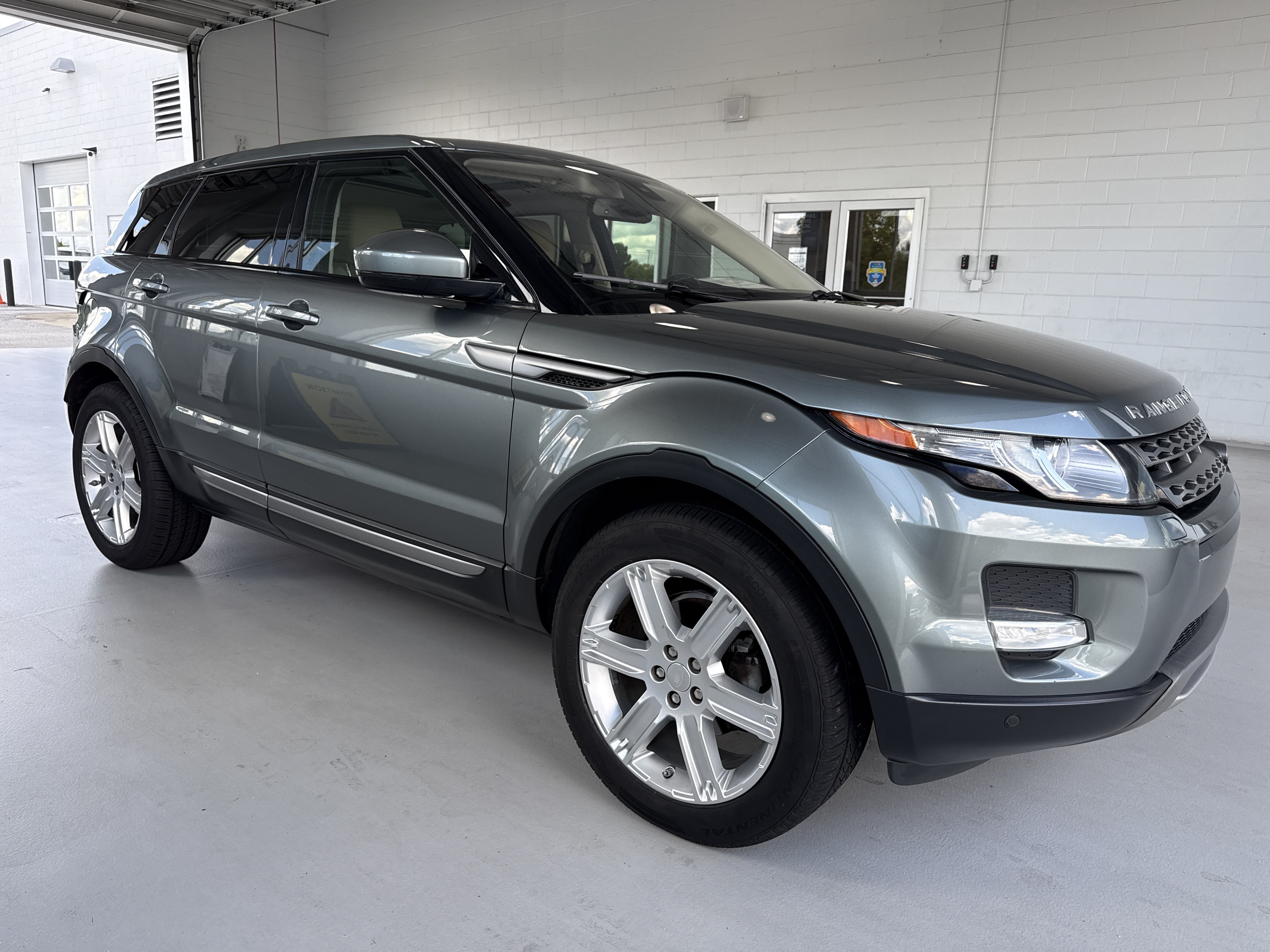 Used 2015 Land Rover Range Rover Evoque Pure Plus AWD/4WD image 14