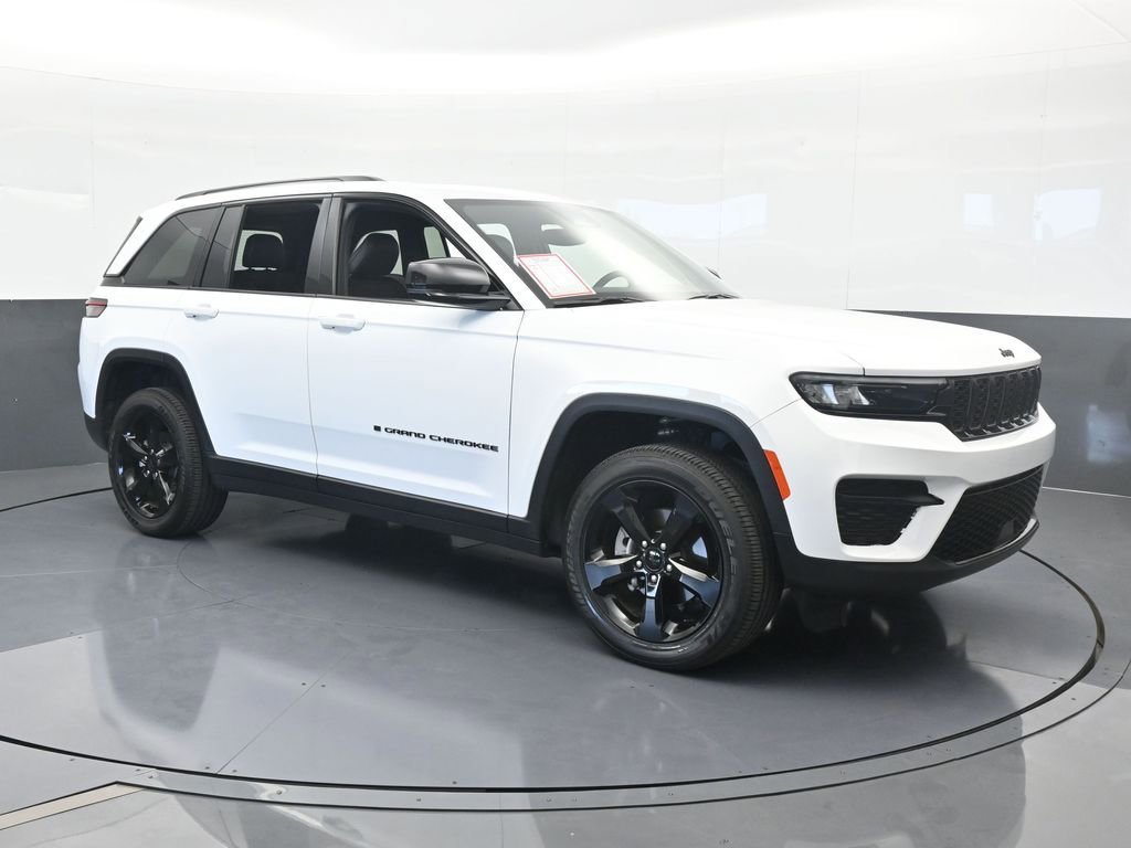 Used 2024 Jeep Grand Cherokee Altitude image 8