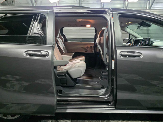 Used 2023 Toyota Sienna LE image 16