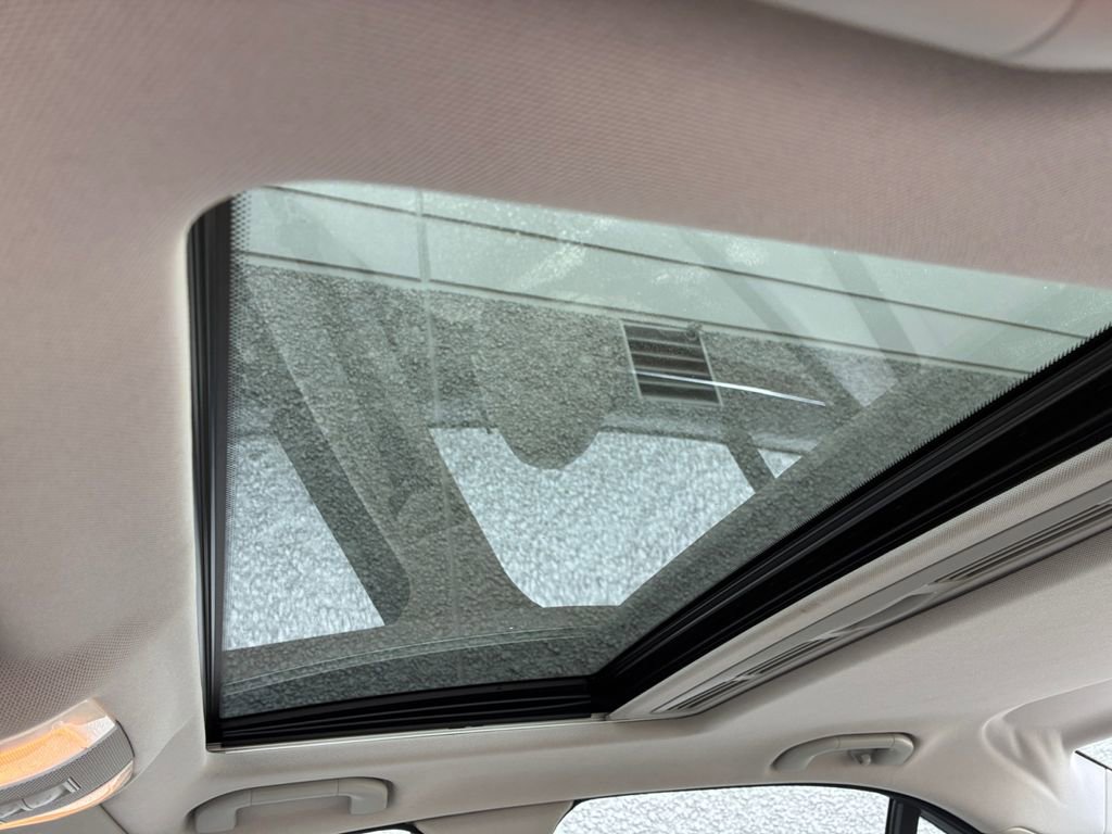 Used 2010 Mercedes-Benz C 300 Sedan image 6