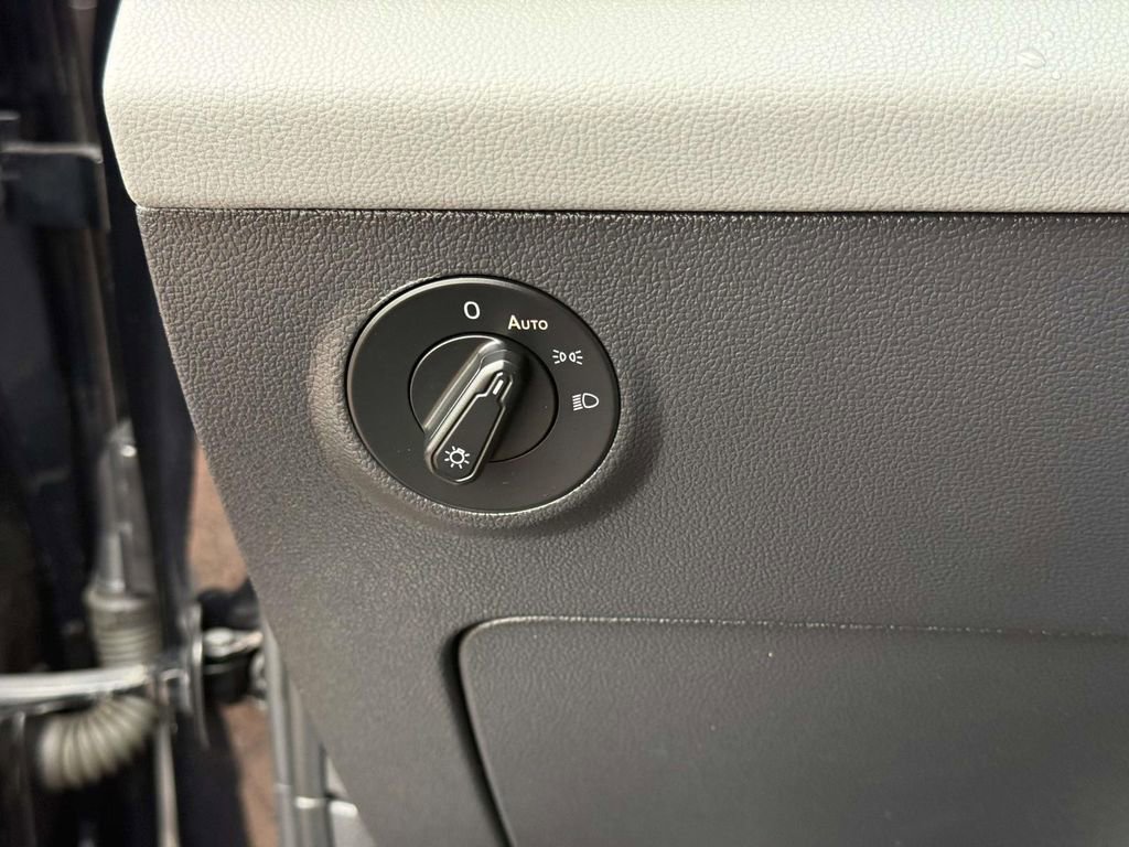 Used 2022 Volkswagen Taos SE image 25