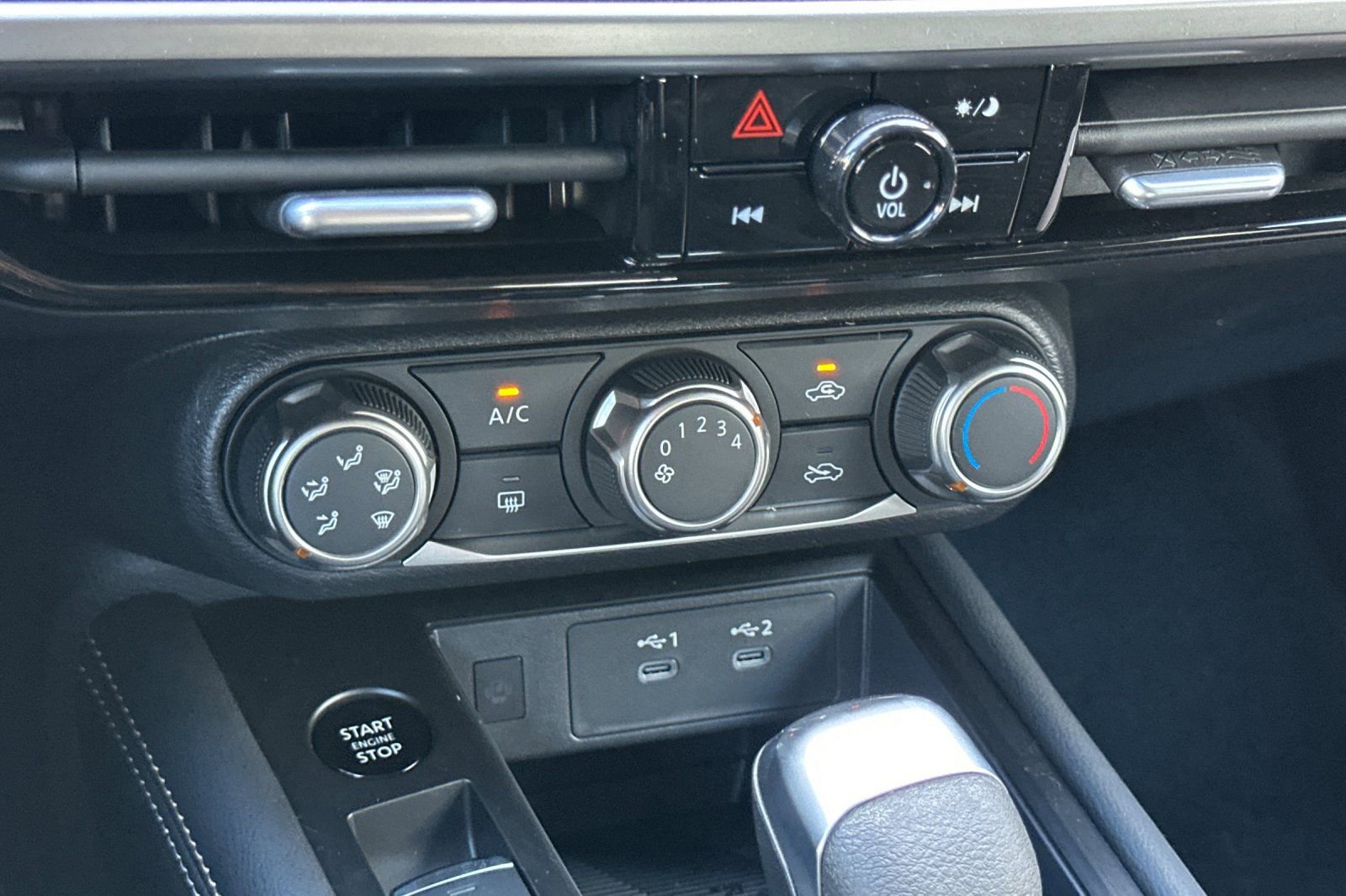 New 2025 Nissan Kicks SV AWD/4WD image 17
