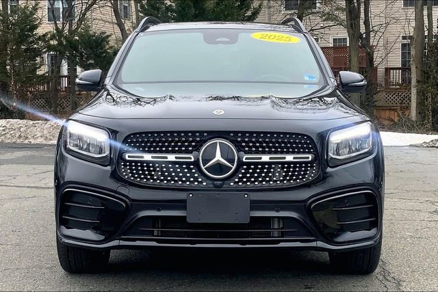 Used 2026 Mercedes-Benz GLB 250 4MATIC image 2