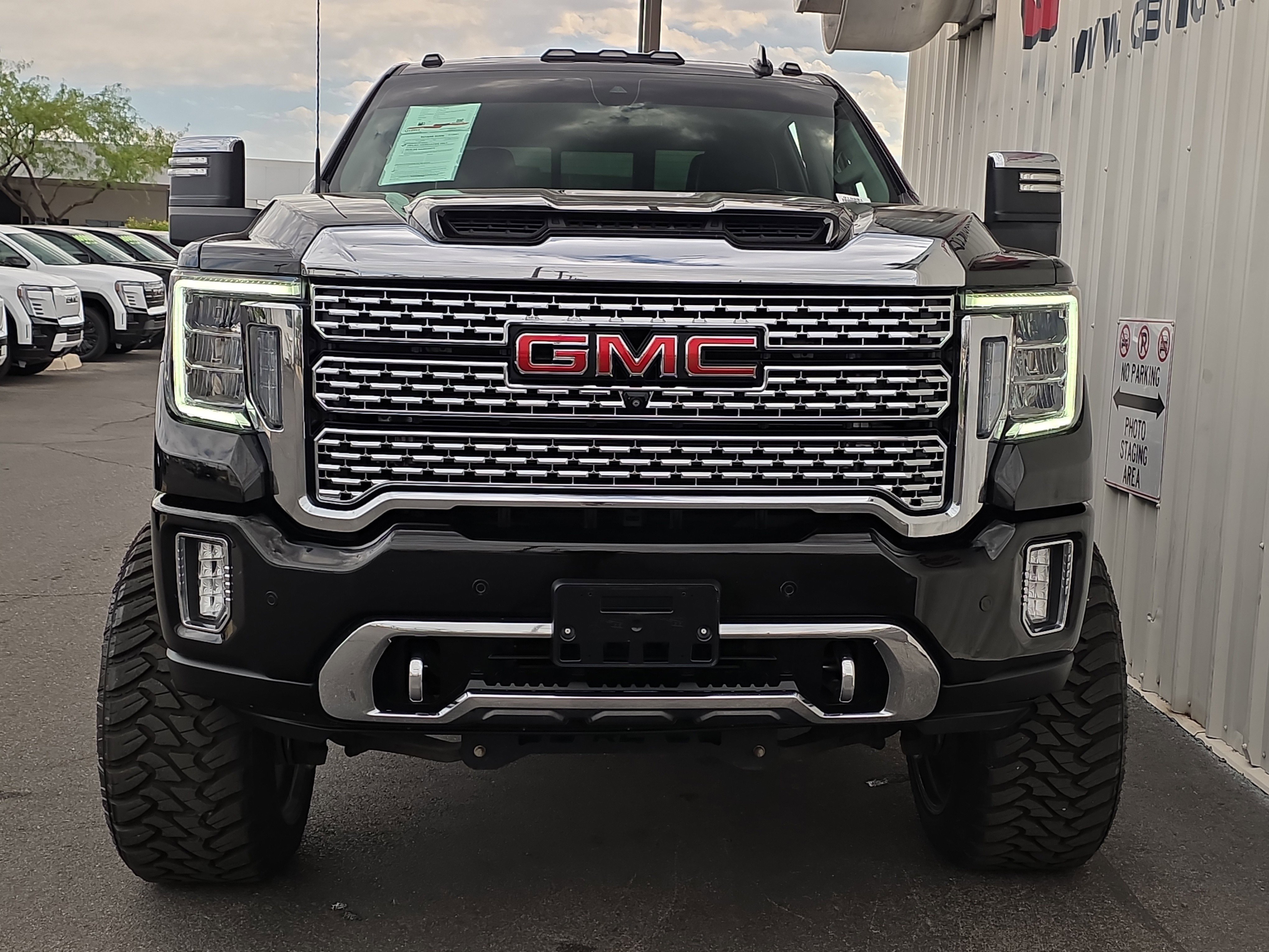Used 2022 GMC Sierra 2500 Denali image 2