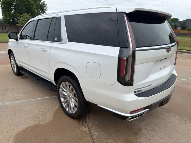 Used 2024 Cadillac Escalade ESV Premium Luxury AWD/4WD image 3