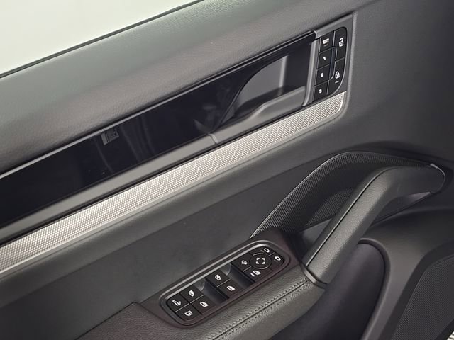 Certified 2025 Porsche Cayenne E-Hybrid Coupe image 16
