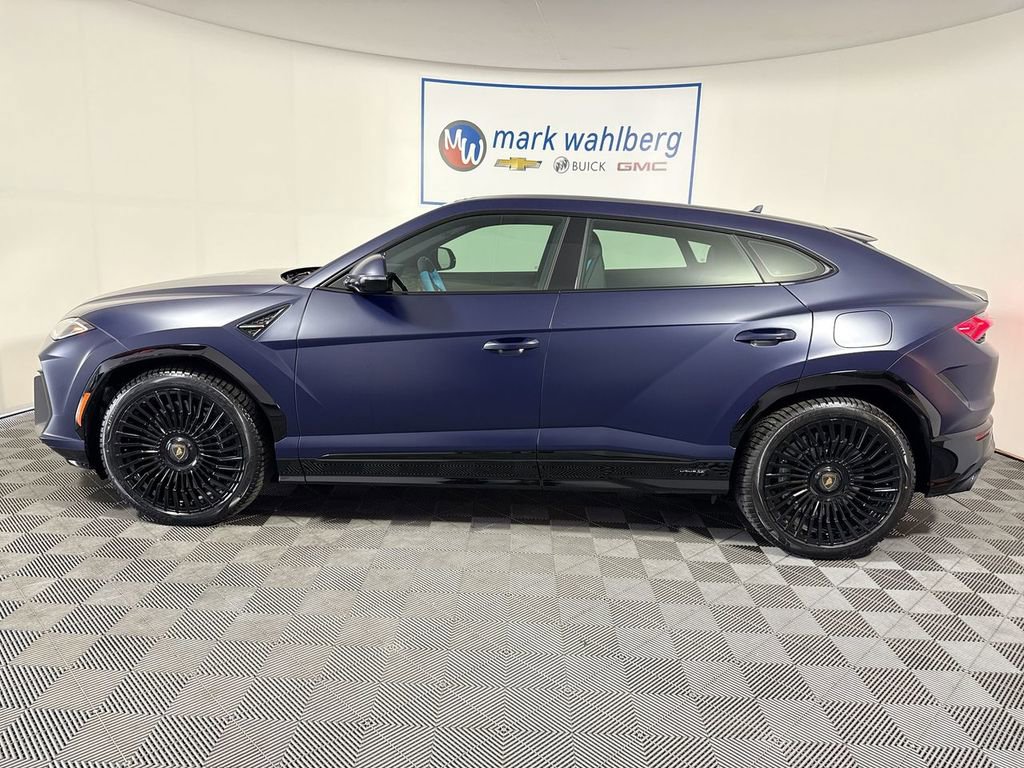 Used 2025 Lamborghini Urus SE image 2