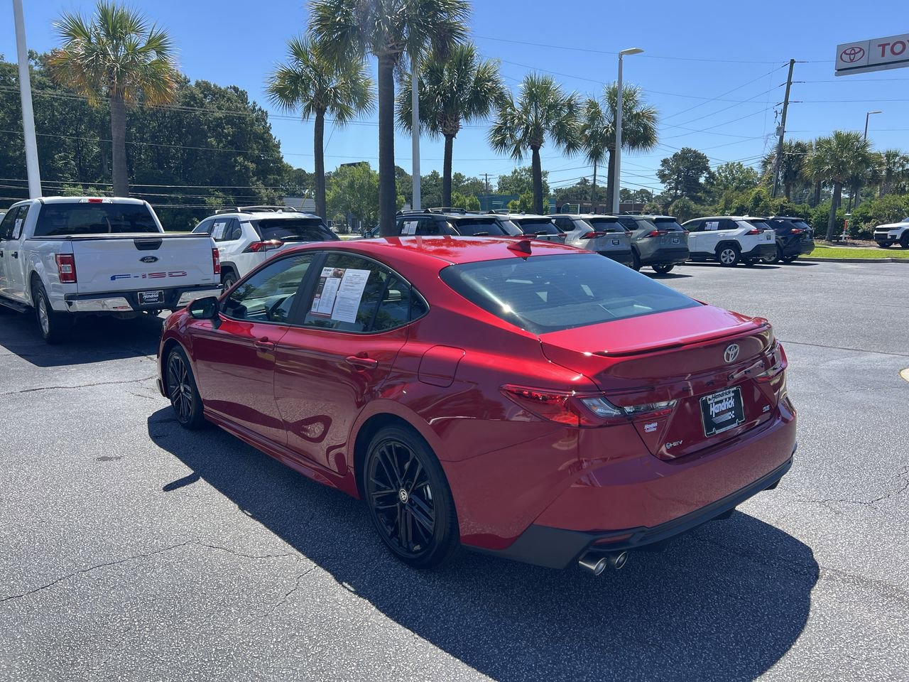 Used 2025 Toyota Camry SE w/ Convenience Package FWD image 8