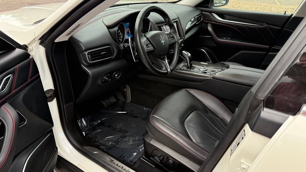 Used 2019 Maserati Levante GranLusso AWD/4WD image 22