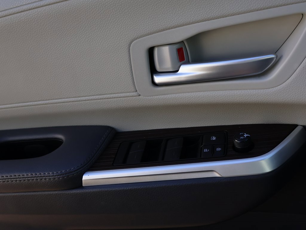 Used 2024 Toyota Sienna XLE image 42