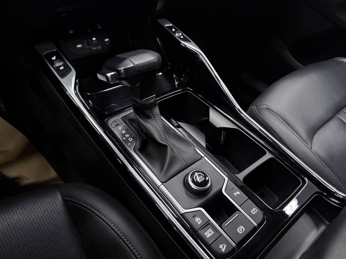 Used 2025 Kia Sorento SX image 55