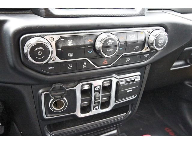Used 2019 Jeep Wrangler Unlimited Sahara w/ Uconnect 4C Nav & Sound Group AWD/4WD image 24