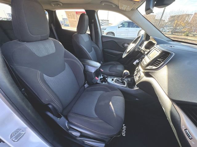 Used 2017 Jeep Cherokee Latitude w/ Safety/Convenience Group image 25