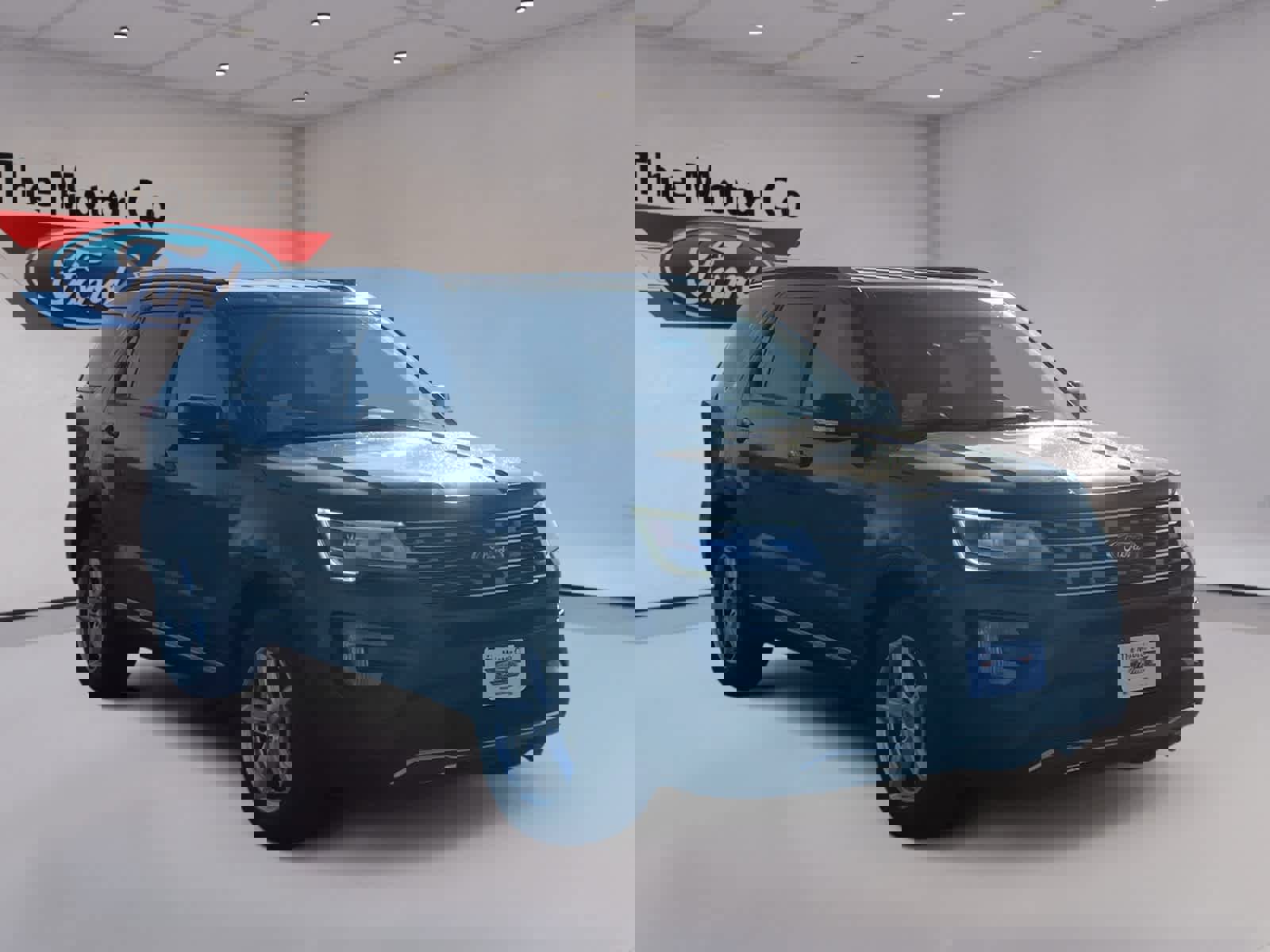 Certified 2017 Ford Explorer XLT w/ Equipment Group 202A image 3