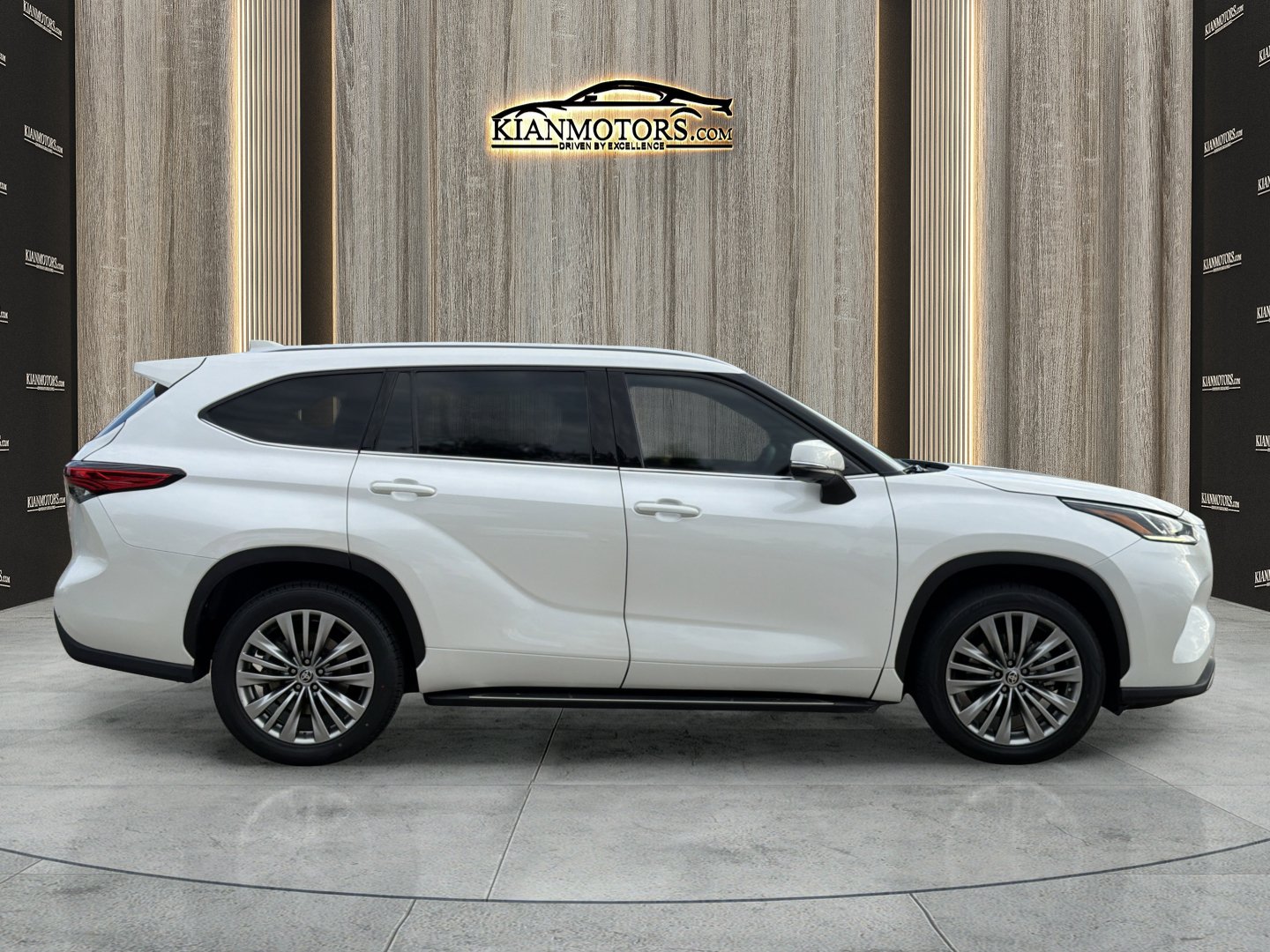 Used 2020 Toyota Highlander Platinum FWD image 8