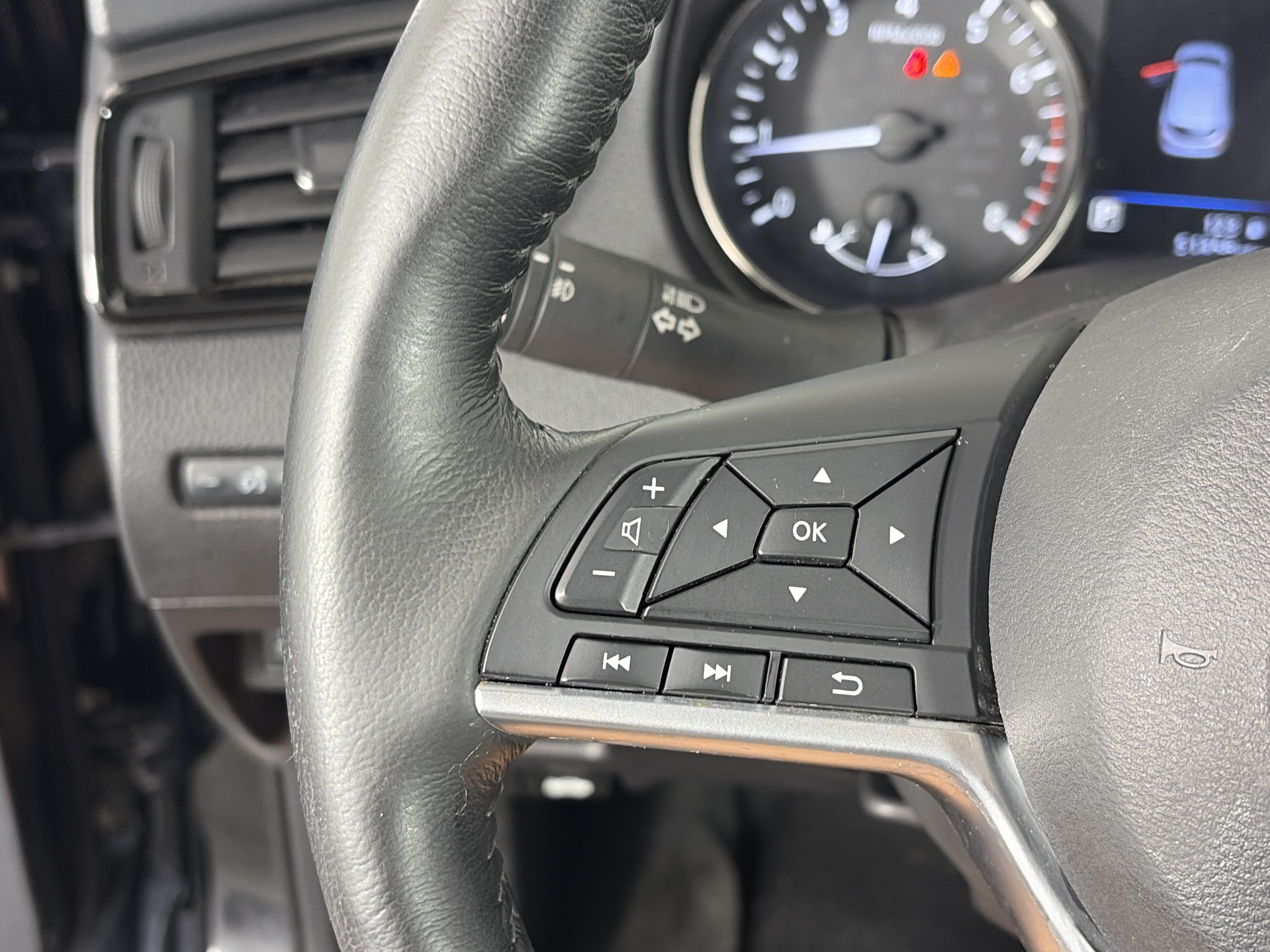 Used 2019 Nissan Rogue Sport SL AWD/4WD image 28