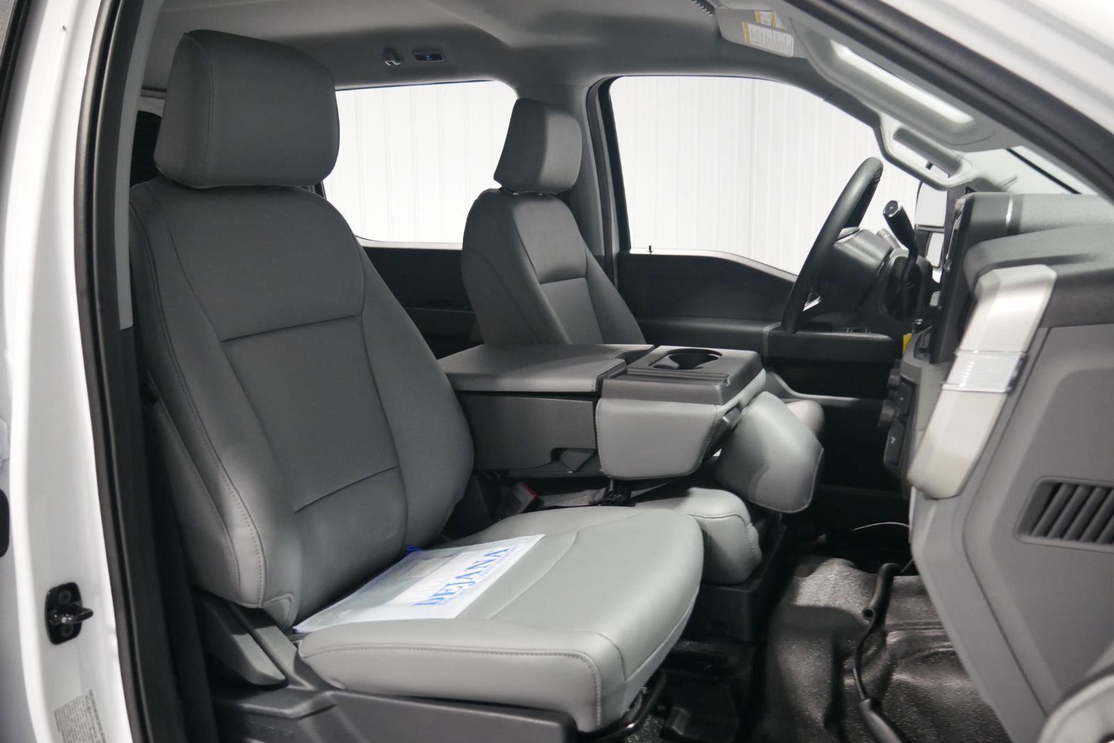 New 2026 Ford F550 4x4 Crew Cab image 29