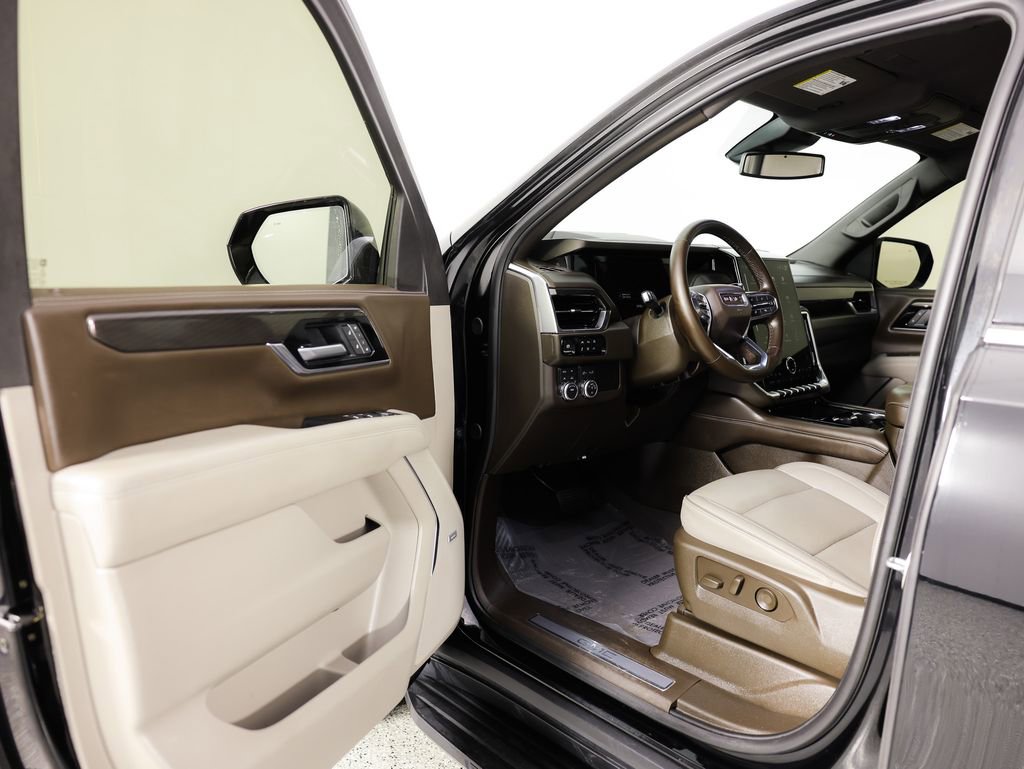 Used 2025 GMC Yukon XL Elevation image 28