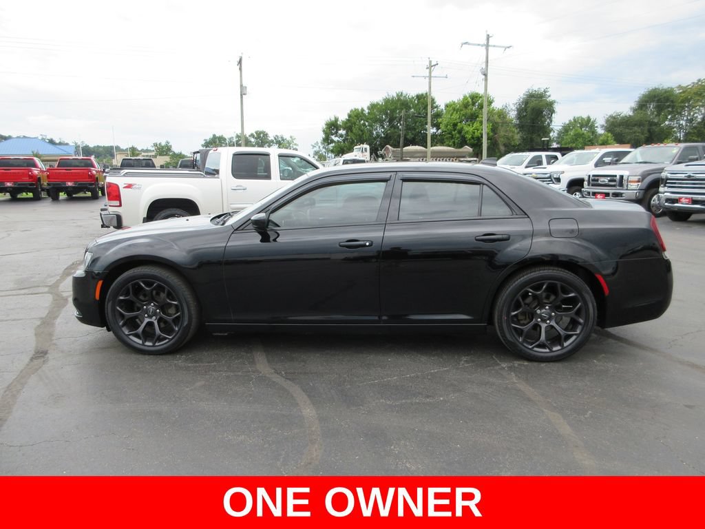 Used 2020 Chrysler 300 Touring w/ Sport Appearance Package RWD image 9