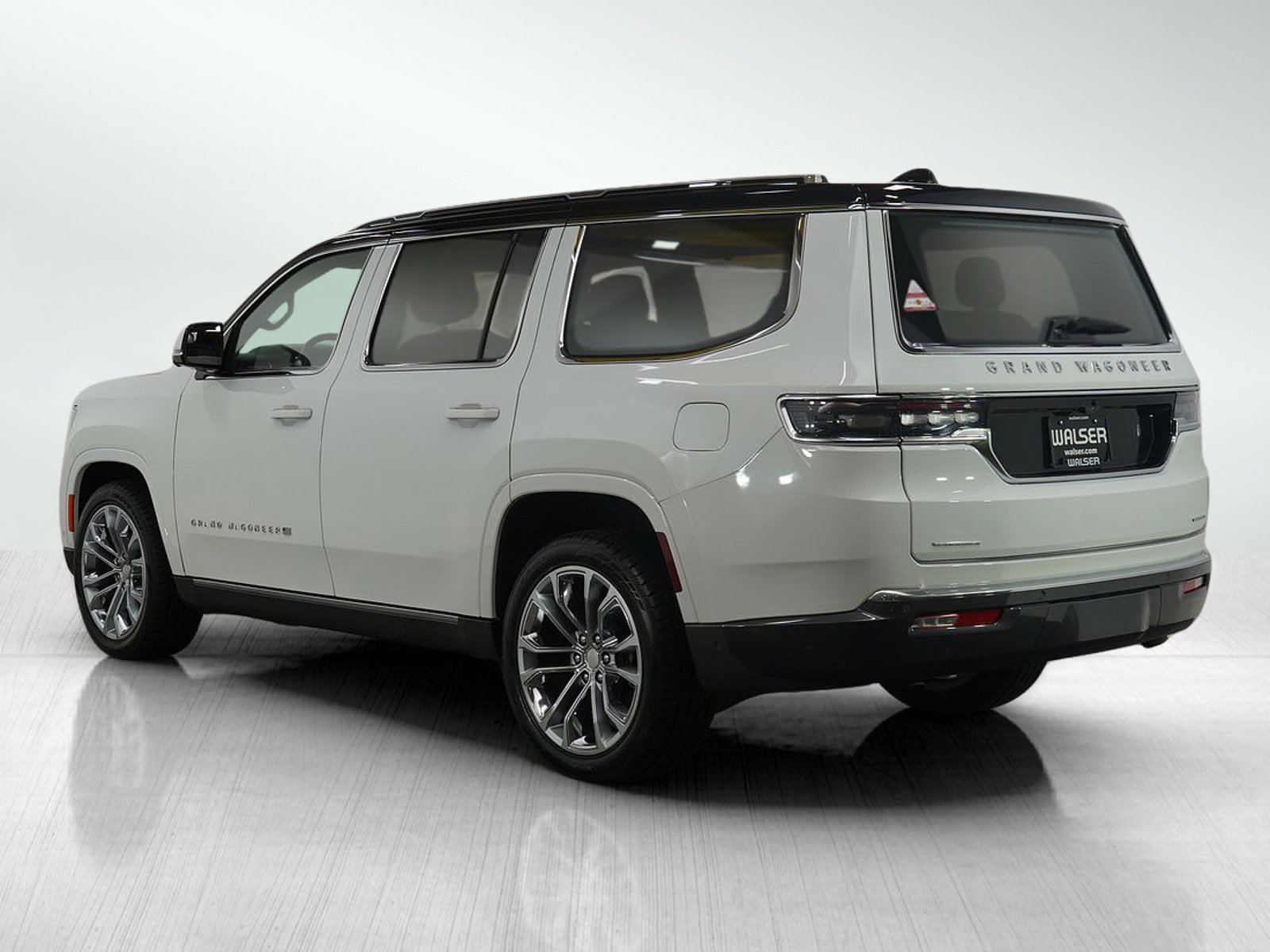 Used 2022 Jeep Grand Wagoneer Series II w/ Premium Group II image 3