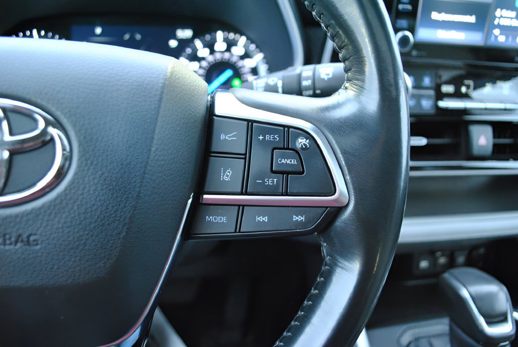 Used 2021 Toyota Highlander XLE AWD/4WD image 20