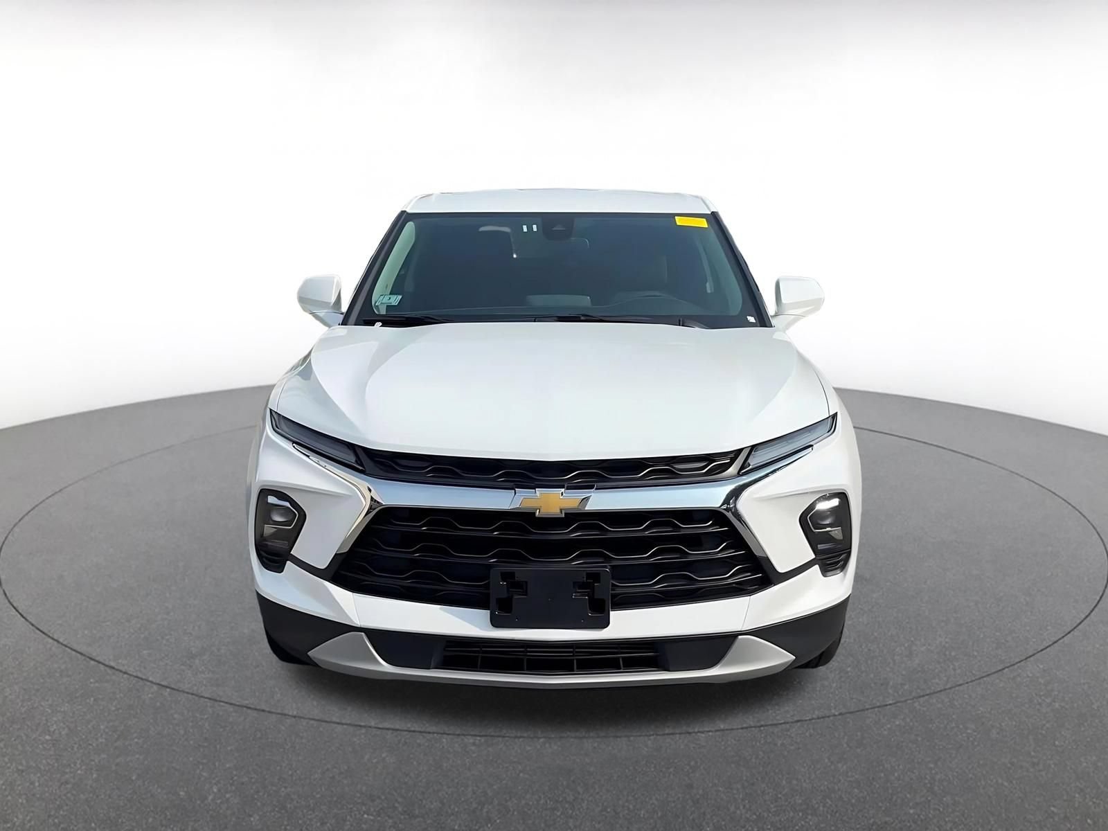 Used 2025 Chevrolet Blazer LT FWD image 3