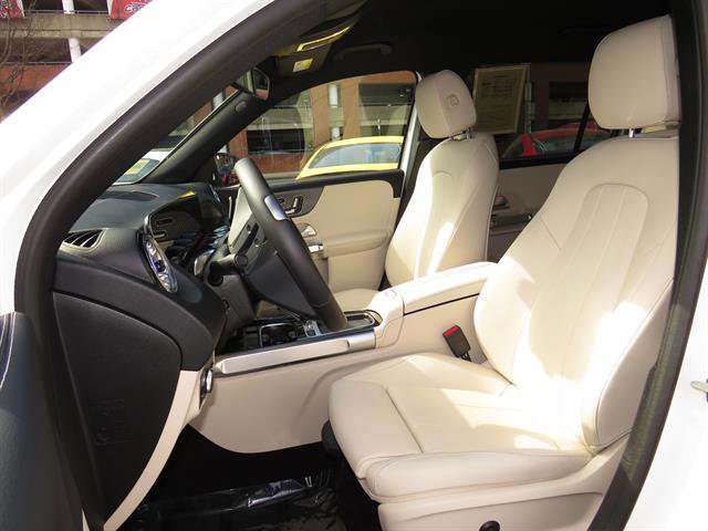 Used 2025 Mercedes-Benz GLB 250 4MATIC image 21