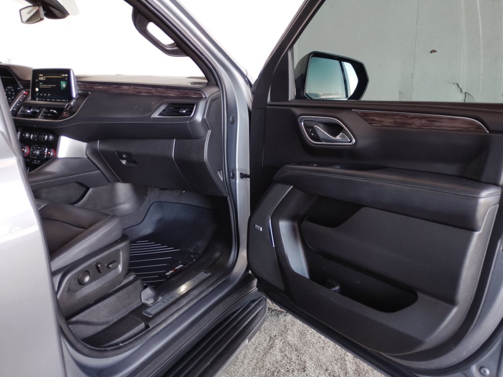Used 2022 Chevrolet Suburban LT RWD image 10