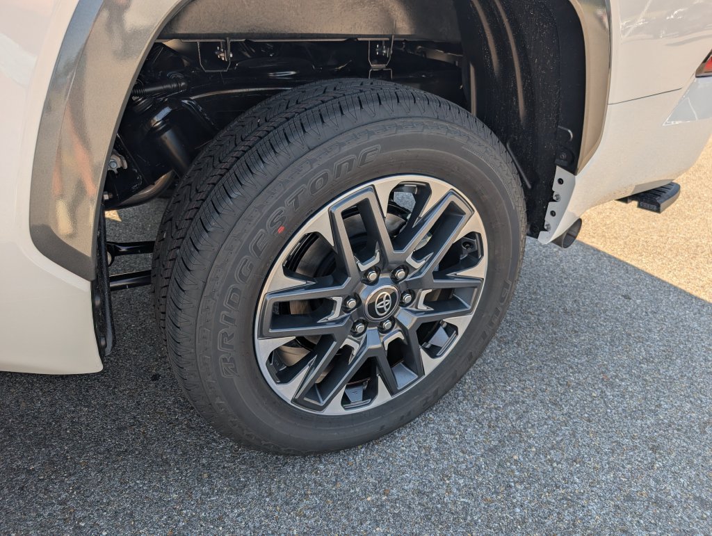 New 2026 Toyota Tundra Limited w/ Power Package AWD/4WD image 31