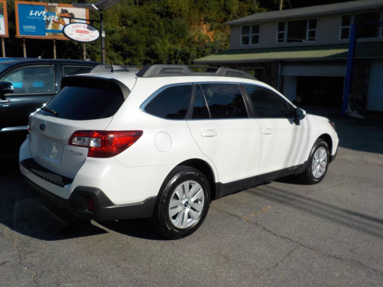 Used 2019 Subaru Outback 2.5i Premium image 6