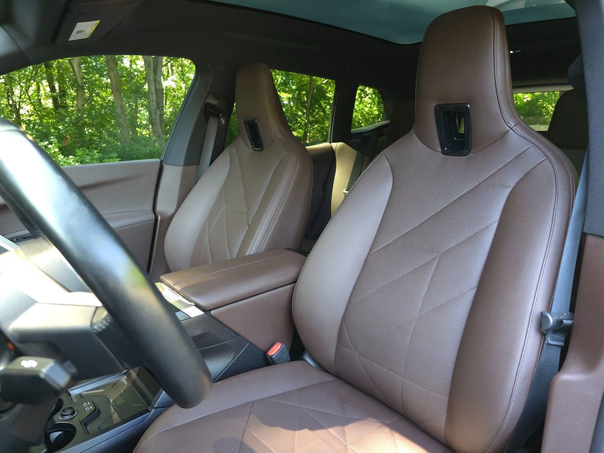 Used 2024 BMW iX xDrive50 w/ Premium Package AWD/4WD image 13