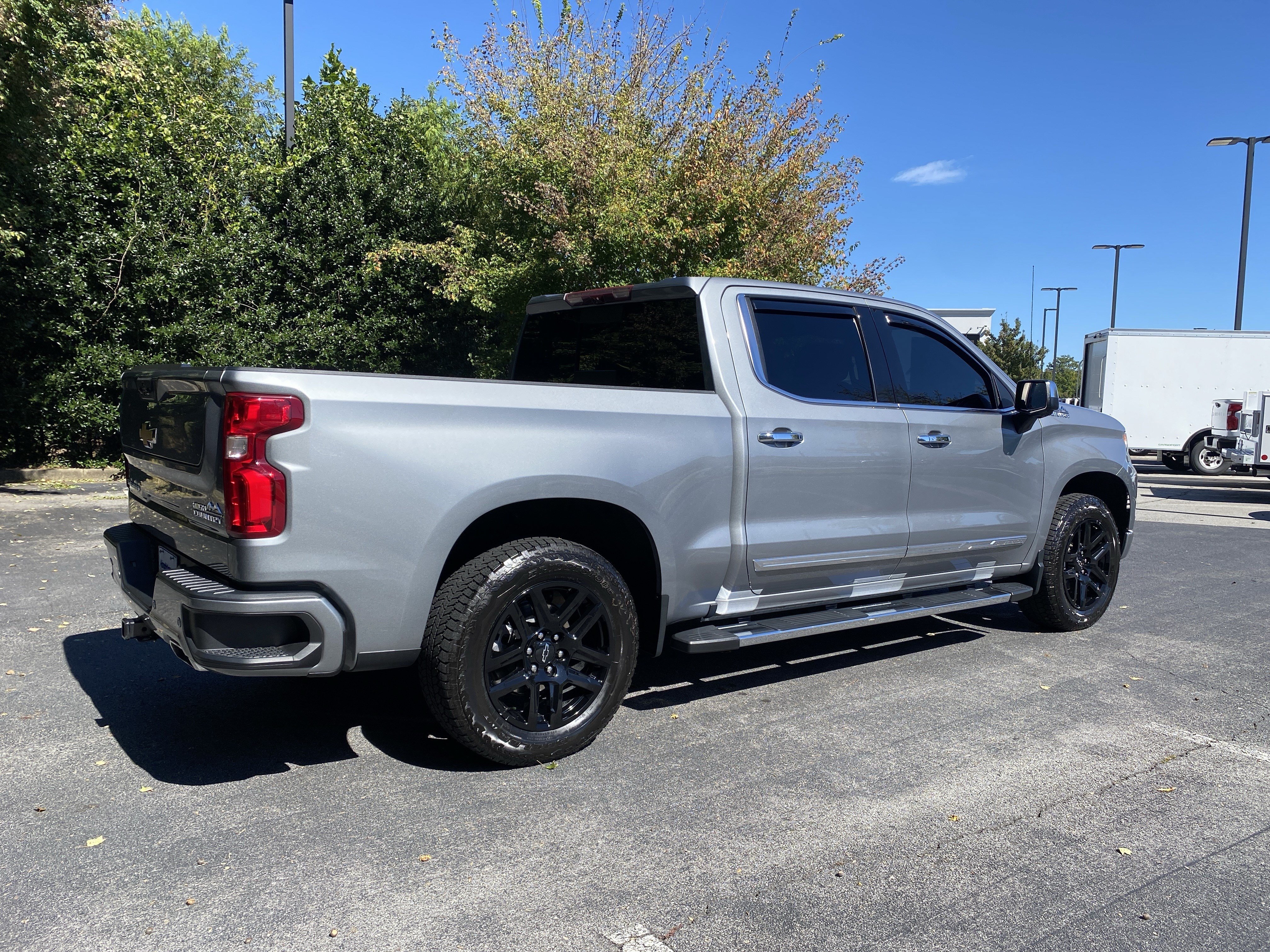 Used 2023 Chevrolet Silverado 1500 High Country w/ High Country Premium Package AWD/4WD image 9